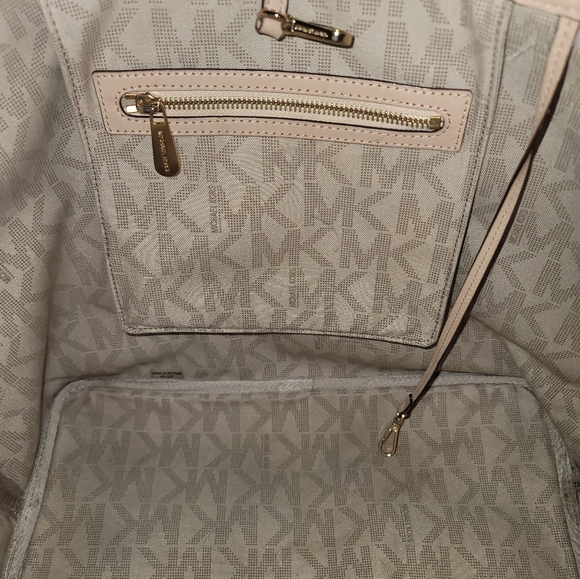 Michael Kors monogram tote - Picture 4 of 5
